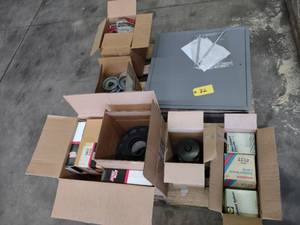 lot 32 image: Assorted Auto Parts...