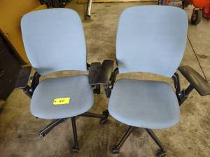 lot 40 image: (2) Steelcase Task Chairs...