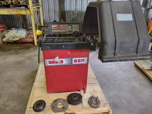 lot 6 image: Coats Model 850 Digital Tire Balanc...