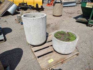 lot 47 image: (2) Planters, 24x17 & 24x33...