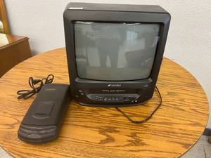 lot 98 image: TV VCR Combo & VHS Rewinder