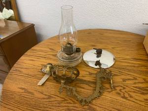 lot 100 image: Vintage Kerosene Hanging Lamp