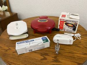 lot 102 image: Small Kitchen Appliances