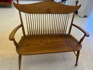 lot 3 image: Wood Bench