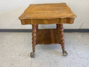 lot 4 image: Claw & Glass Ball Parlor Table