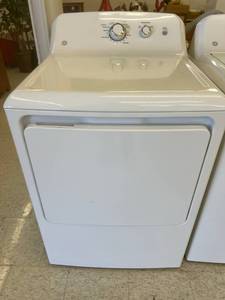 lot 7 image: Like New GE Dryer