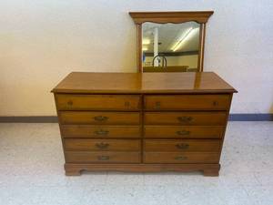 lot 8 image: Dresser with Mirror