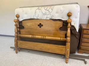 lot 9 image: Queen Size Bed