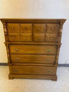 lot 14 image: Upright Dresser