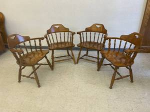 lot 21 image: 4 Dining Chairs