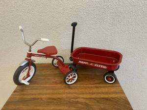 lot 42 image: Miniature Radio Flyer Toys