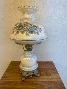 lot 45 image: Decorative Lamp