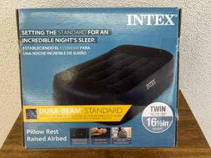 lot 49 image: Intex Twin Size AirBed