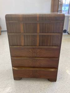 lot 52 image: Dresser