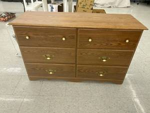 lot 59 image: Dresser