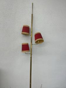 lot 65 image: Vintage Floor to Ceiling Lamp