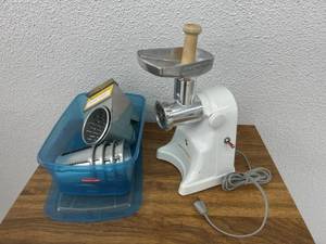 lot 68 image: Vintage Hamilton Beach Grinder