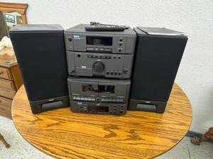 lot 72 image: RCA Stereo