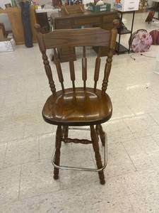 lot 115 image: Swivel Stool