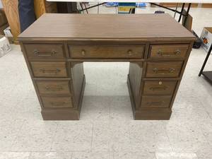 lot 118 image: Desk
