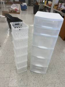 lot 119 image: Storage Units