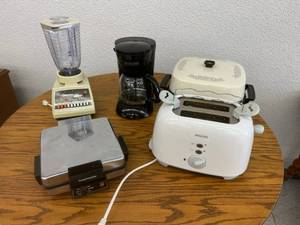 lot 135 image: Small Kitchen Appliances