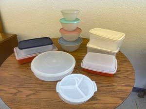 lot 138 image: Tupperware