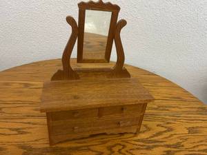 lot 149 image: Mini Chest - Jewelry Box