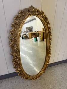 lot 157 image: Large Decorative Mirror