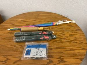 lot 173 image: Umbrellas & Snow Grabbers