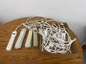 lot 176 image: Power Cords & Extension Cords