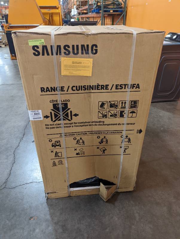 Samsung 6.0 cu. ft. Smart Freestanding Gas Range with 18K BTU Dual Power Burner in Stainless Steel (Scratch and Dent) - 1 Year Warranty