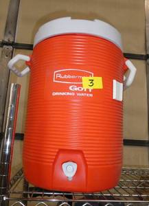 Nice Rubbermaid drink cooler 5 gallon and igloo cooler