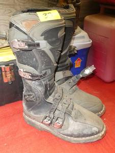 Tall leather Motocross boots size 11 by thor just need a little cleaning