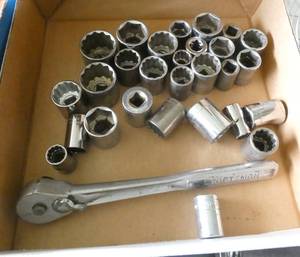 Box of 12 sockets and ratchet