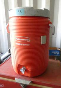 Rubbermaid drink cooler