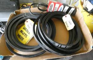 Box of new Woods v belts 3652