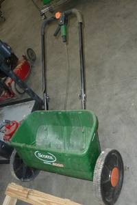 Scotts fertilizer spreader