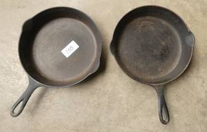 2 cast iron Griswold fry pans size 8