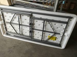 6 ft long plastic folding table