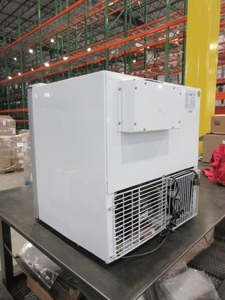 lot 525 image: AVANTCO COUNTERTOP DISPLAY FREEZER