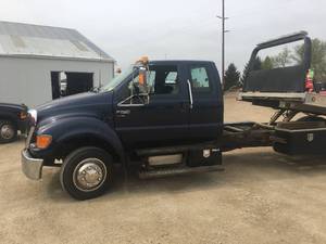 2004 Ford F650 Tow Truck - No Reserve