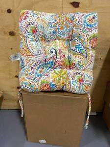 lot 34 image: GREENDALE HOME FASHIONS Painted Paisley Jamboree Square Tufted Outdoor Seat Cushion (2-Pack)
