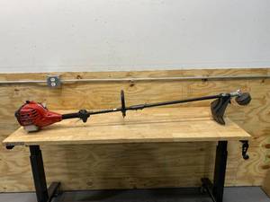 lot 78 image: HOMELITE 2-Stroke 26 cc Straight Shaft Gas Trimmer