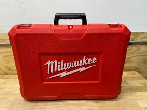lot 89 image: MILWAUKEE M12 12-Volt Lithium-Ion Cordless HammerVac Universal Dust Extractor with Case (Tool Only)
