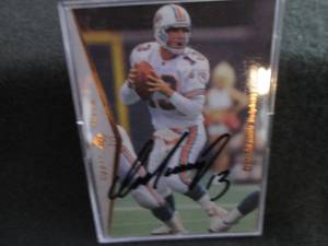 158. Upper Deck Dan Marino Autograp...