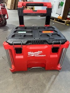 Milwaukee PACKOUT 22 in. Rolling Tool Box