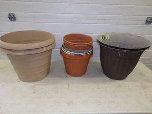 Large Plastic Flower Pots