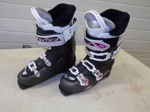 Pair of Technical Ski Boots Size 26.5