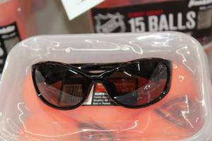 lot 1040 image: Sun Dog Sunglasses